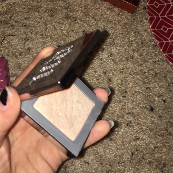 Hoola Benefit bronzer and an Urban Decay Highlight - Picture 3 of 5